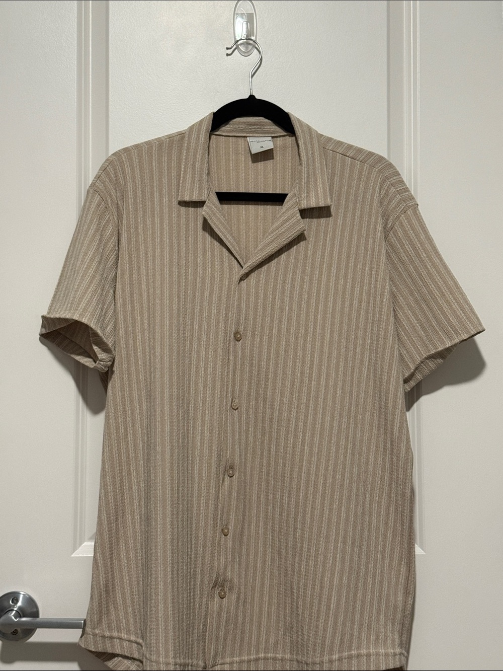 Casual Short-Sleeve Button-Down Shirt in Beige Stripe